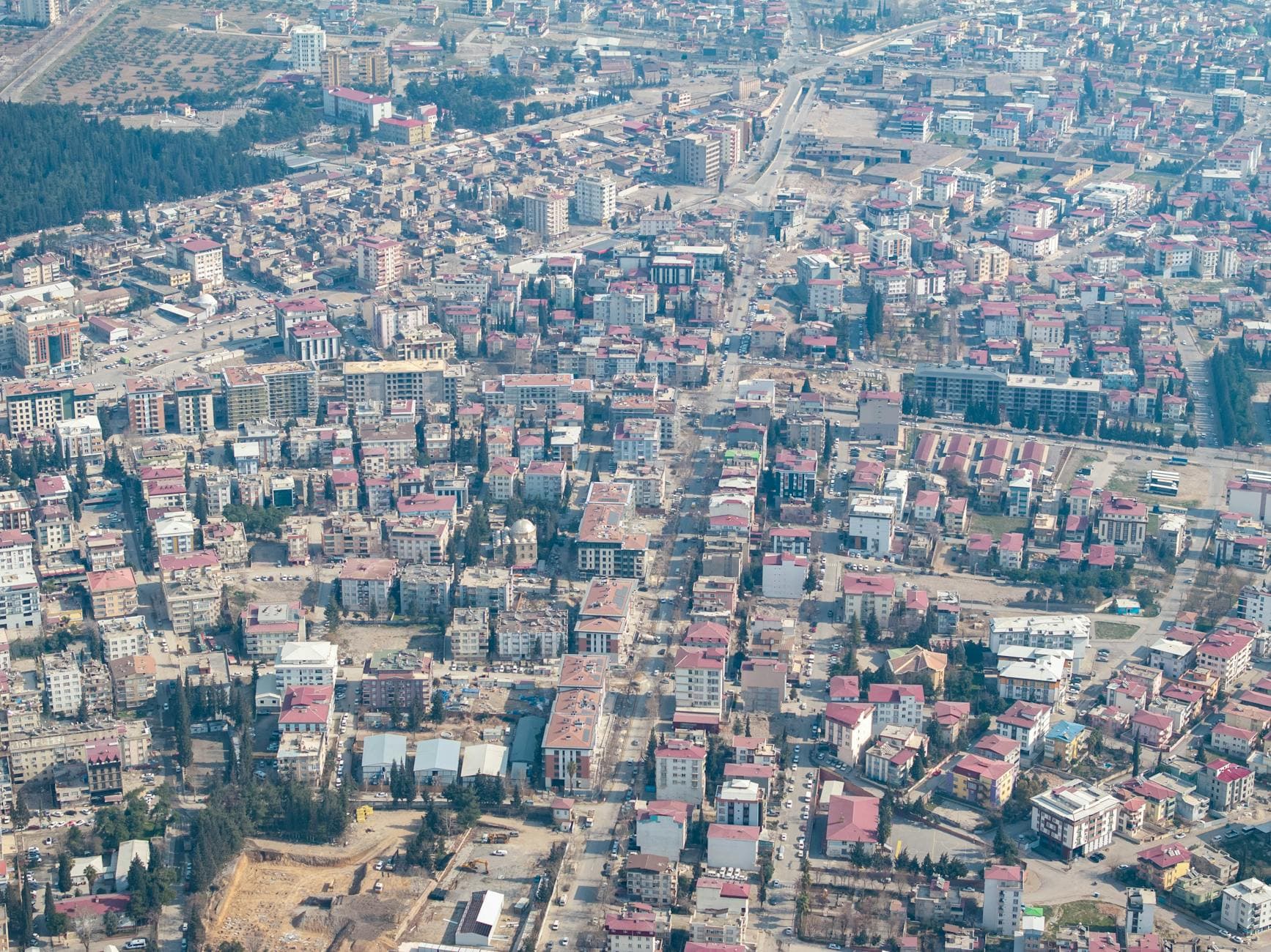 A sprawling aerial view showcasing the urban landscape of Kahramanmaraş, Turkey with its buildings and streets.