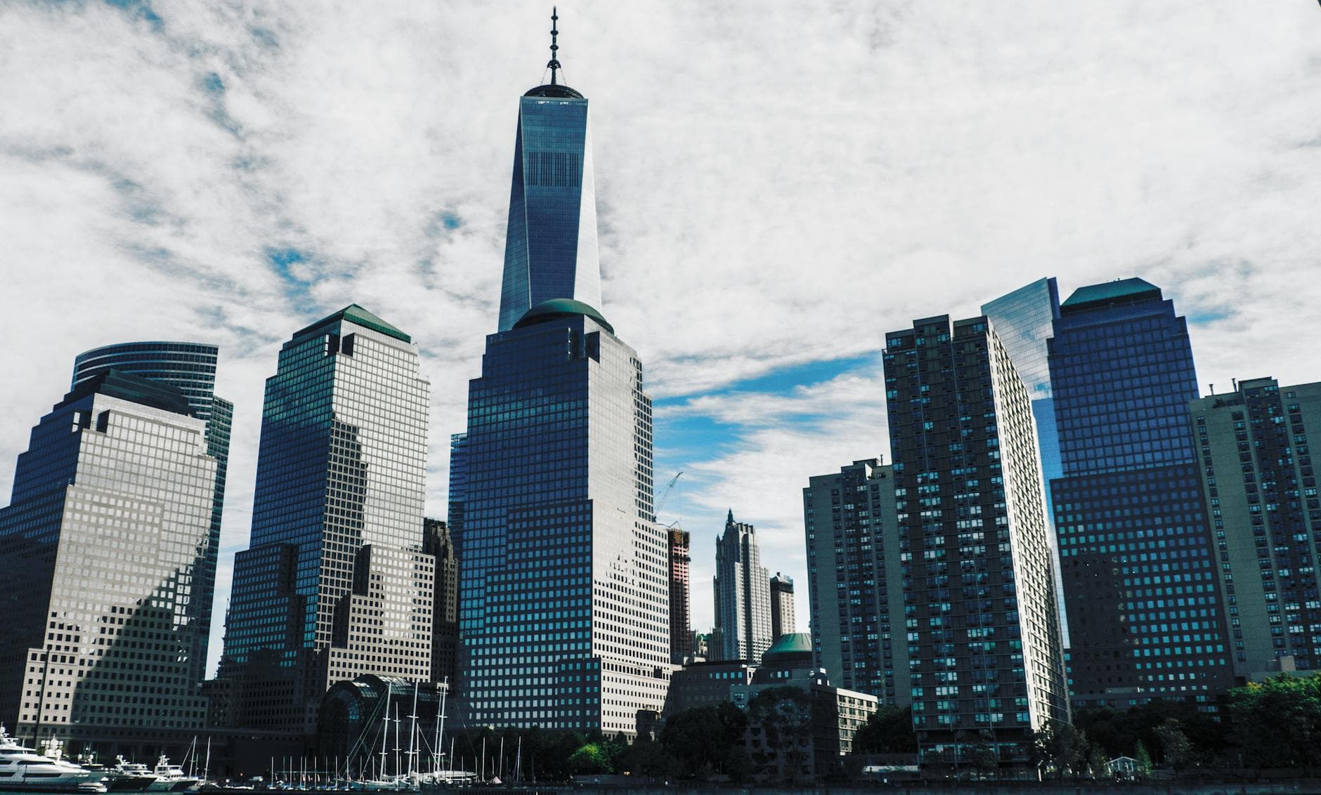 Skyline view of New York City featuring the iconic Freedom Tower and surrounding skyscrapers.