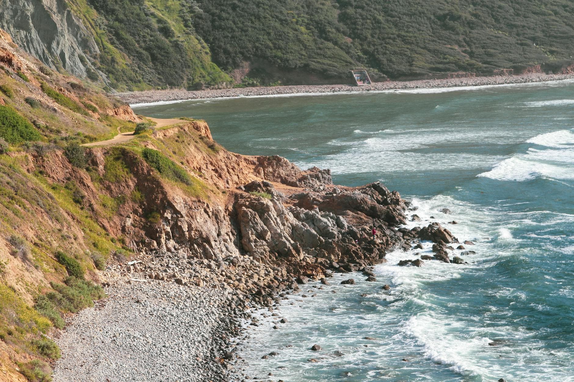 Breathtaking view of rocky coastal cliffs and ocean waves in Rancho Palos Verdes, California.
