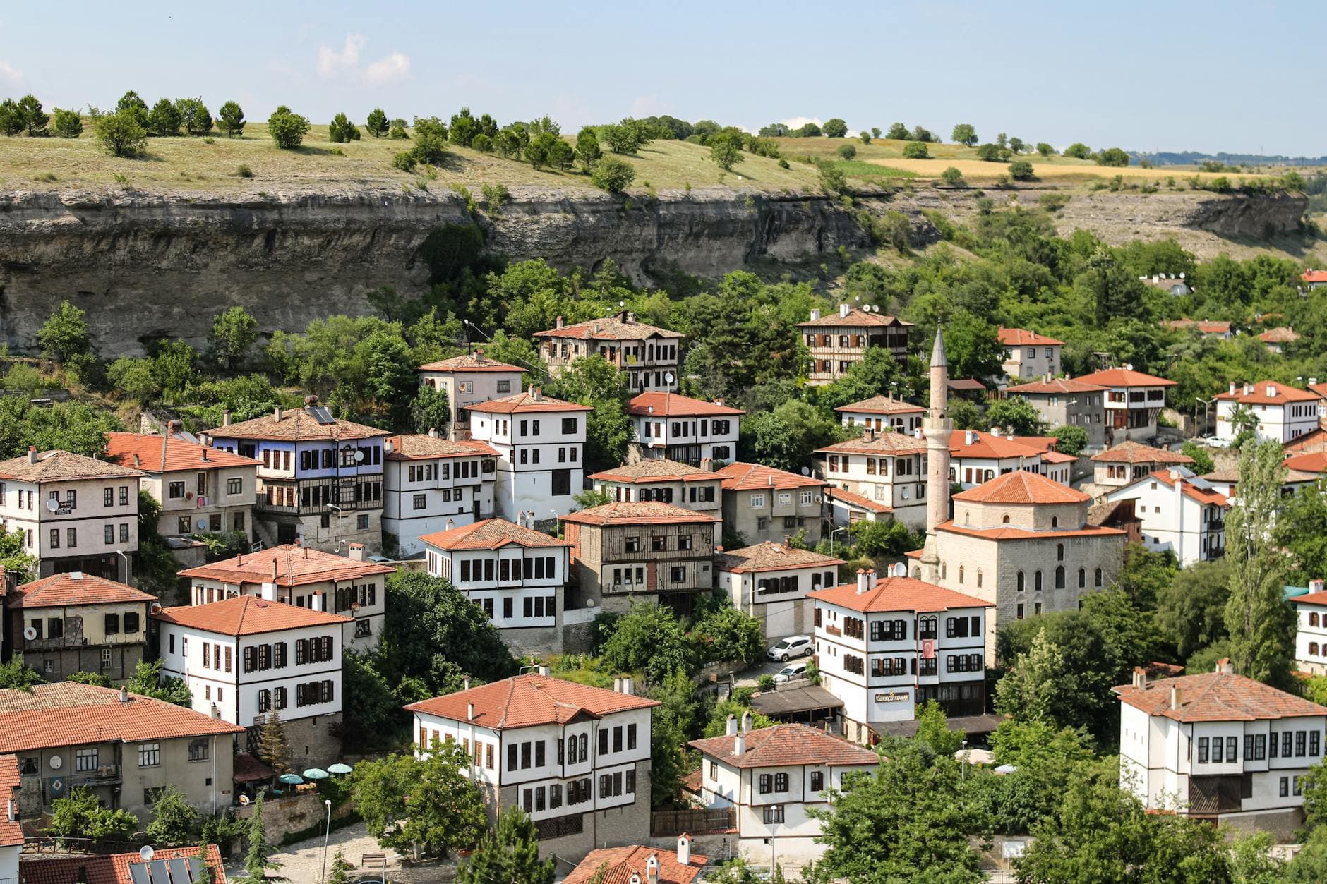 Explore the scenic aerial view of Safranbolu's historic Ottoman-style homes in Türkiye.