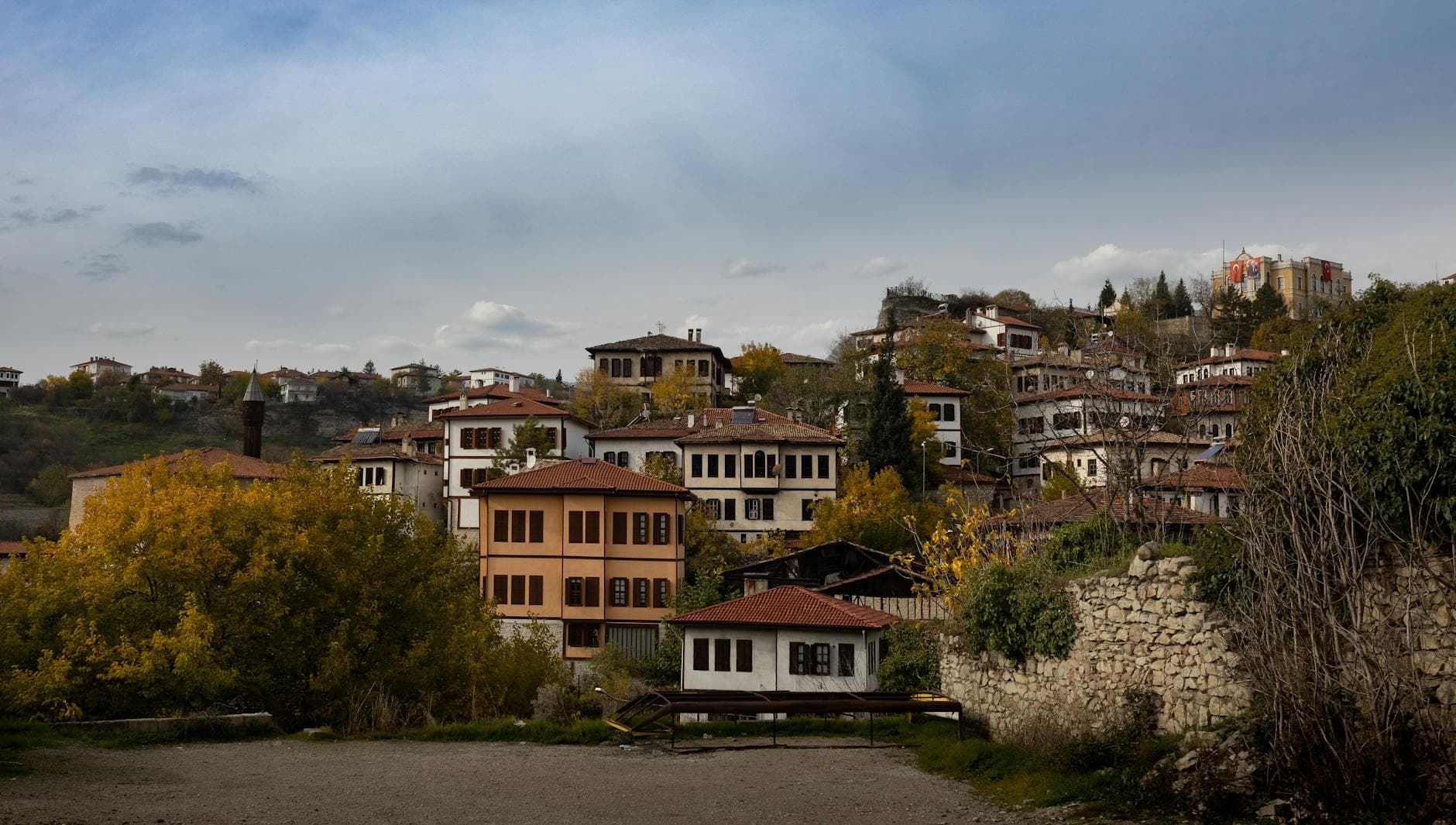 Charming traditional Ottoman houses in historic Safranbolu, a UNESCO World Heritage Site in Türkiye.