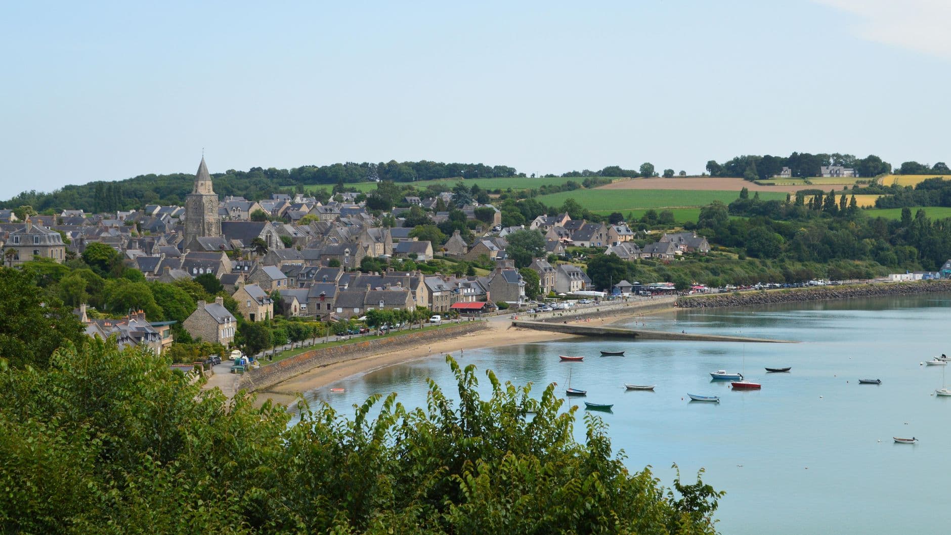 Picturesque view of Saint-Suliac, a quaint coastal village in Bretagne, France.