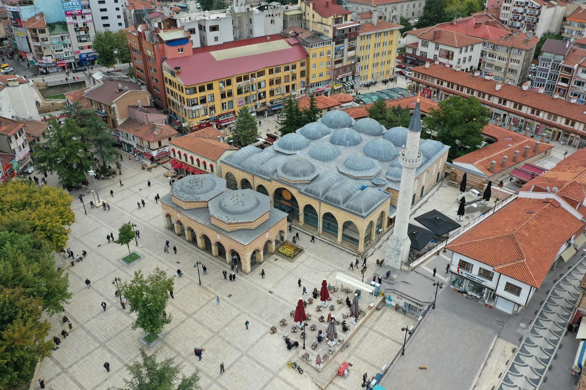 Discover the historic Kastamonu city square with its prominent mosque and bustling urban landscape.