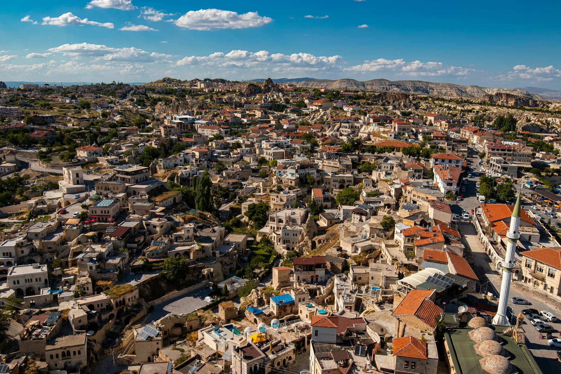 A stunning aerial view of Ürgüp in Nevşehir, Türkiye, showcasing unique architecture.