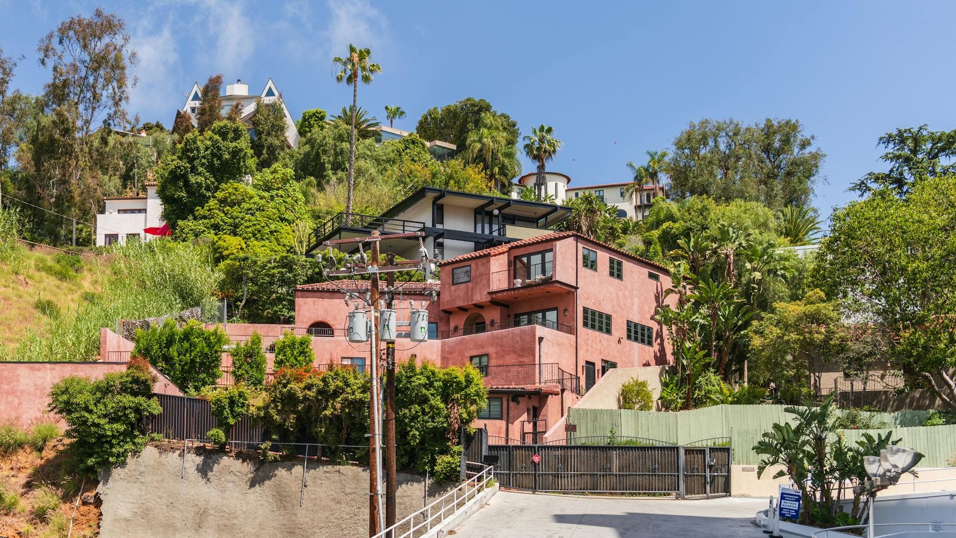 This contemporary villa in West Hollywood showcases luxury living with hillside views and lush greenery.