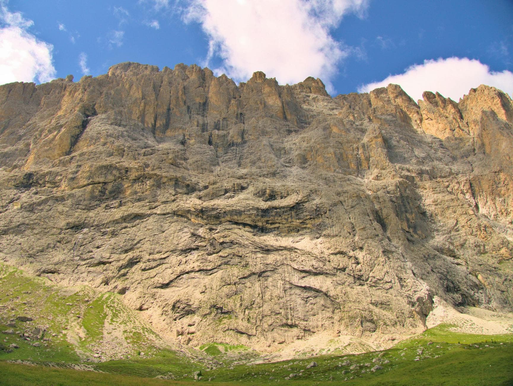 Scenic view of towering rock formations in Selva di Val Gardena, Italy.